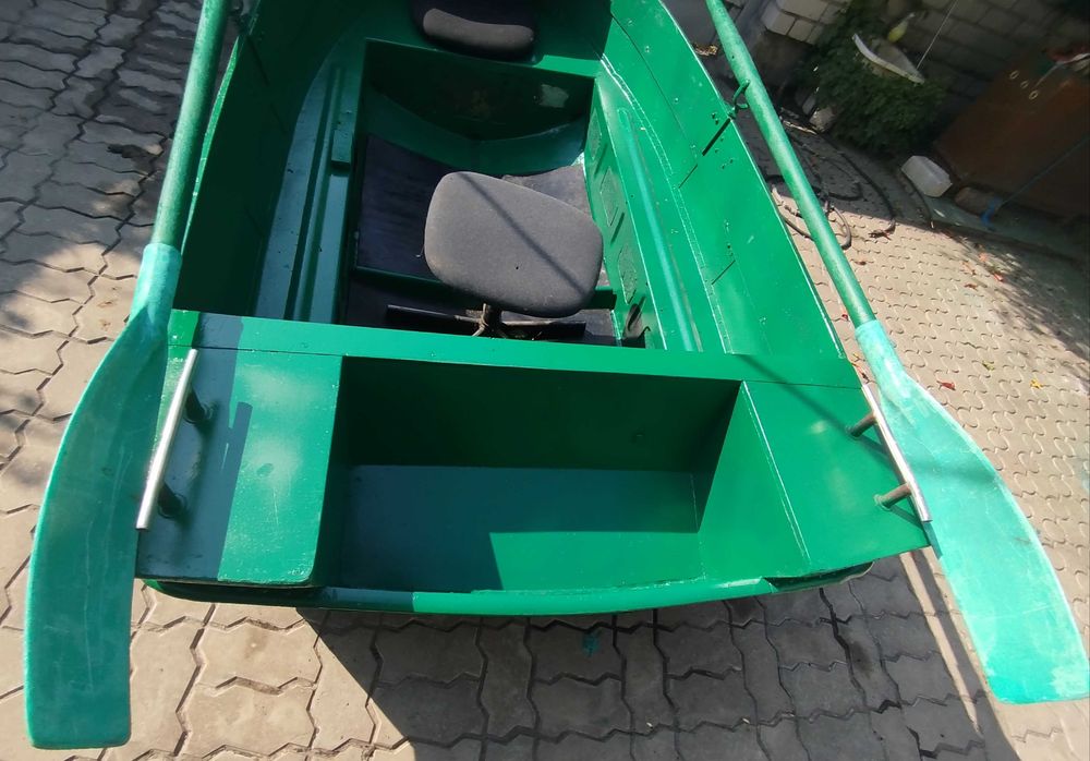 Продам гребную лодку Ерш