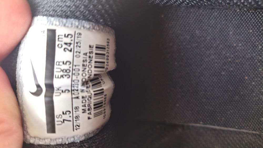 Кросівки Nike в гарному стані