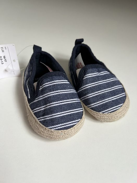 Обув до року для маленьких мокасини HM