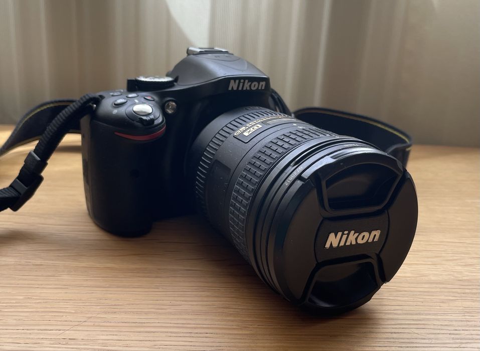 Nikon D5200 + AF-S Nikkor 18-200mm VR II