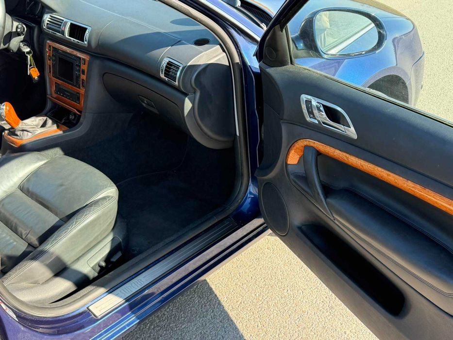 Skoda Superb седан,