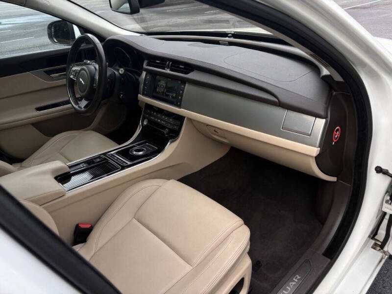 2017 Jaguar XF 35t Premium