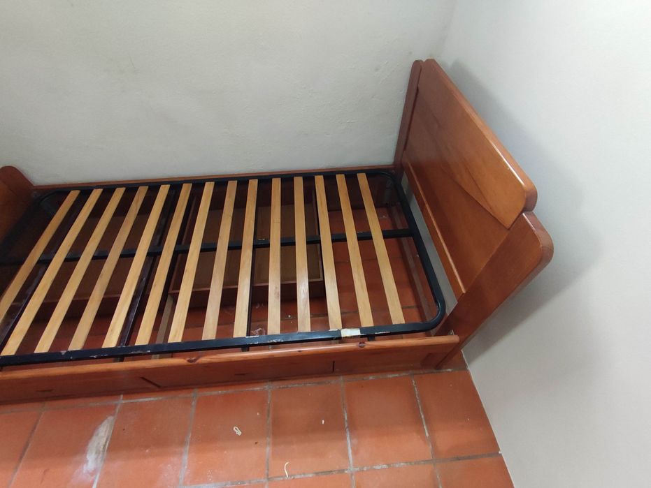 Cama madeira maciça