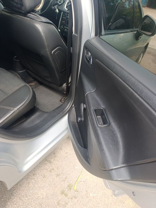 Продам Peugeot 207  2011 р.