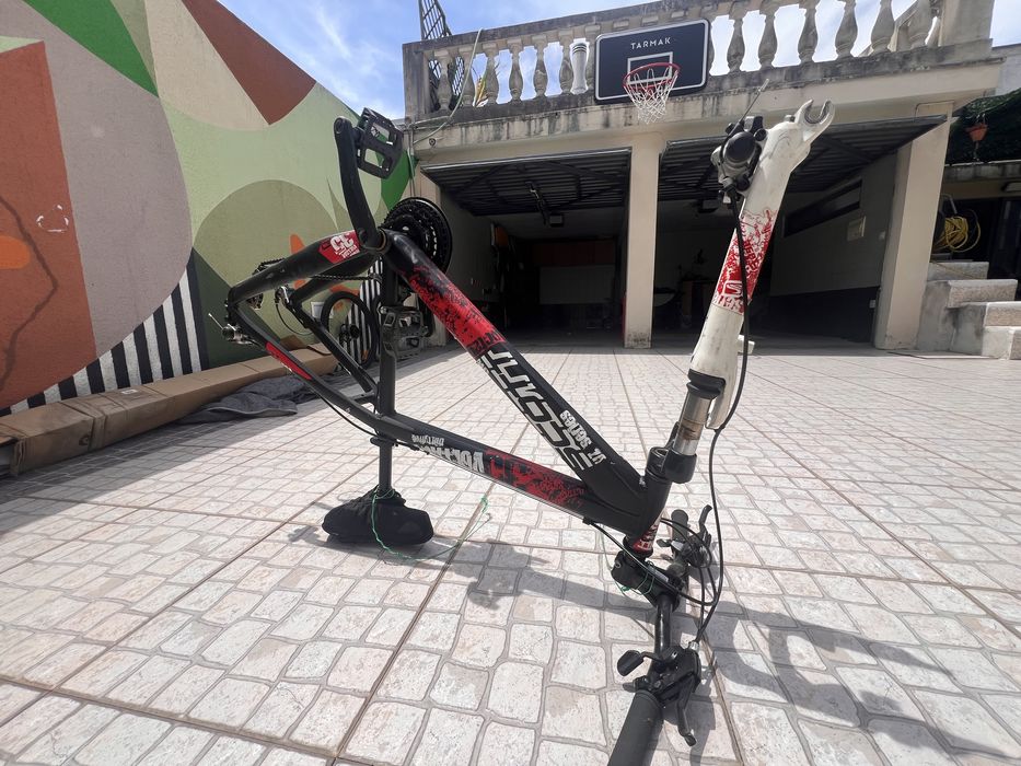 Bicicleta Scott com componentes shimano