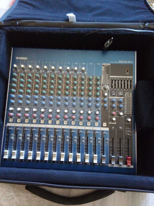 mesa Yamaha MG16/6fx com mala Gator