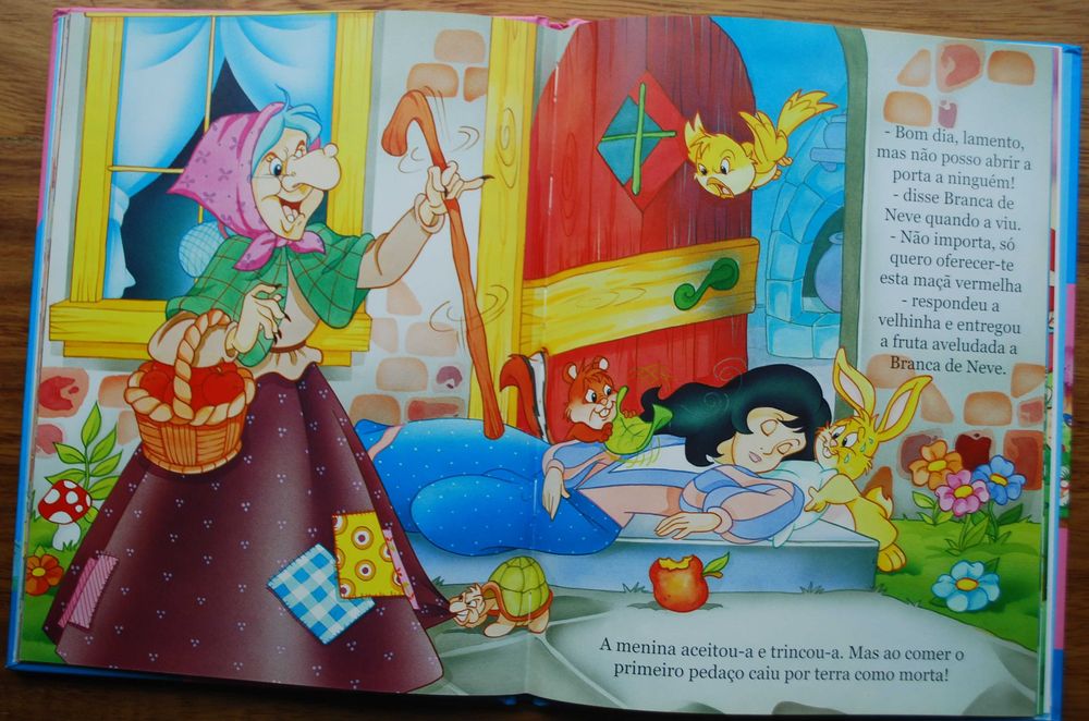Branca de Neve (O livro é de capa lavável e almofadada)