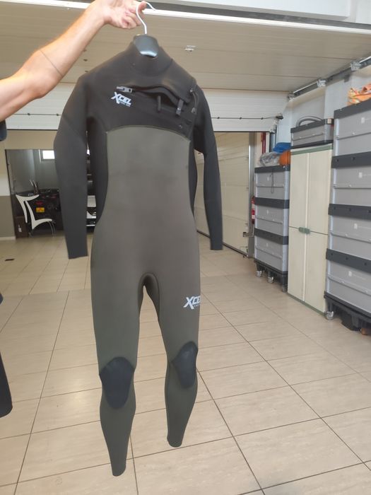 Fato de surf semi-novo