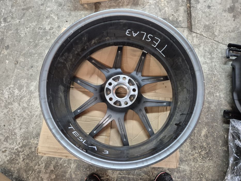 Tesla Model 3 felga 20" Borbet 5x114.3  8.5J  ET40