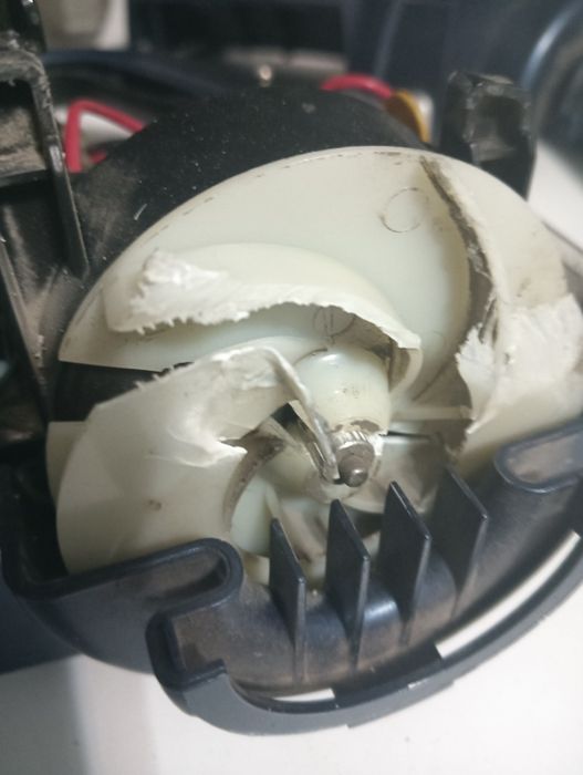 Odkurzacz bezprzewodowy Bosh uszkodzony