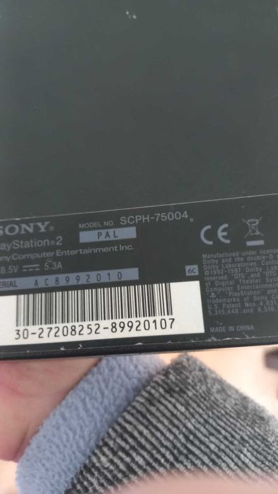 PS2 com marcas de uso - Inclui comando e cabos