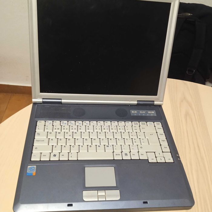 Computador portátil AIRIS