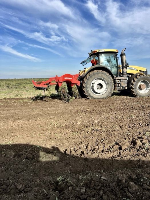 Трактори Challenger MT685D 2013 рік