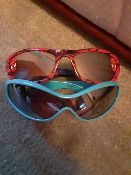 Oculos de sol 7 8 anos spider man e evangers