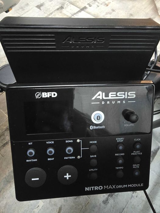 Bateria Eletrónica/ Alesis Nitro Max