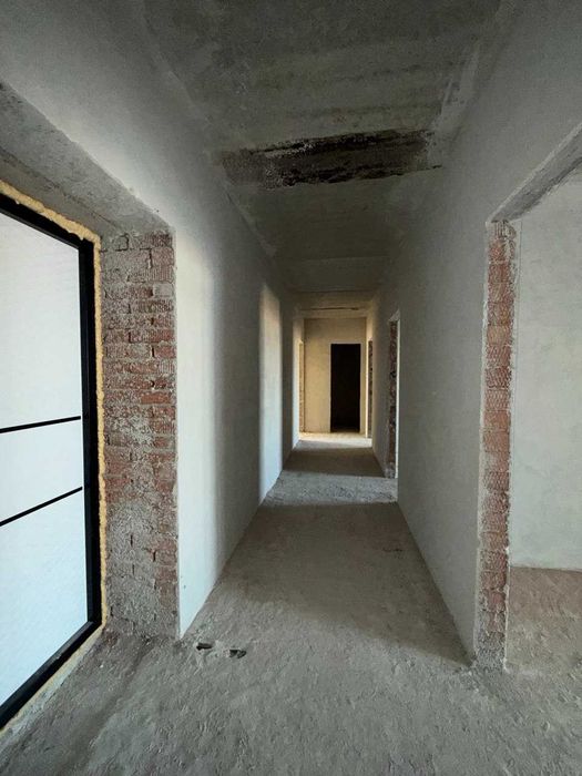 Продаж видової 3кім квартири біля озера, переоформлення в подарунок_AI