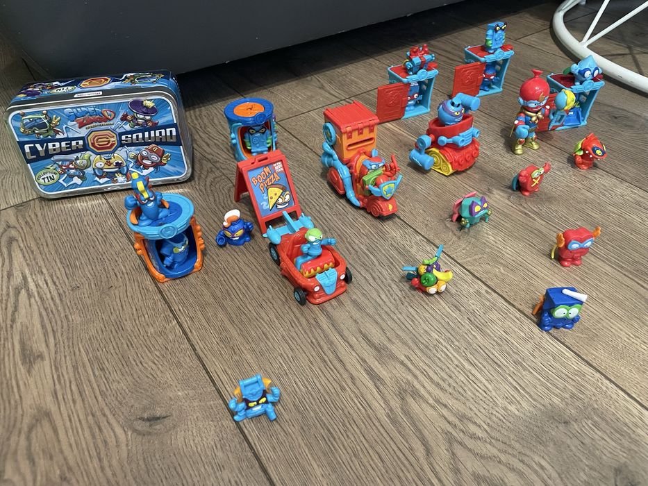 Zestaw zings figurek niebieskie bazy autka