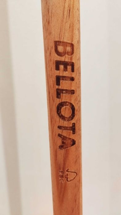 Vassoura Jardim Bellota (cabo de madeira)