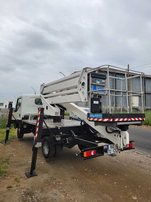 Nissan Cabstar 35.12 NT400  CTE ZED 20.2HV Auto plataforma "Barquinha"