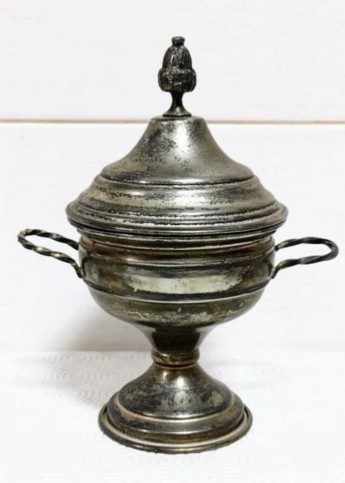 Taça antiga com tampa e banho de prata
