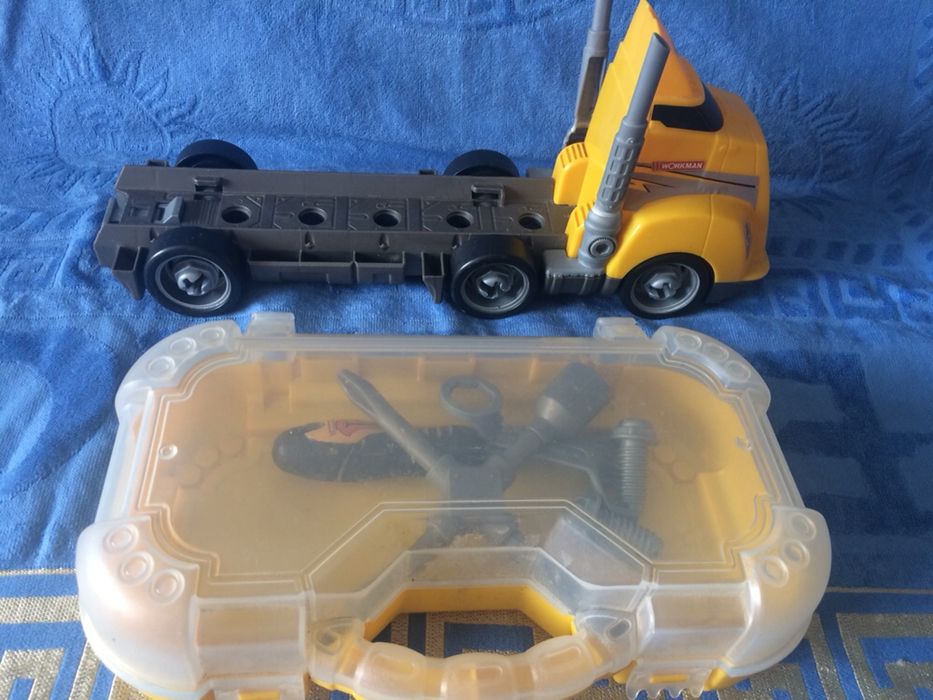 Машина з інструментами