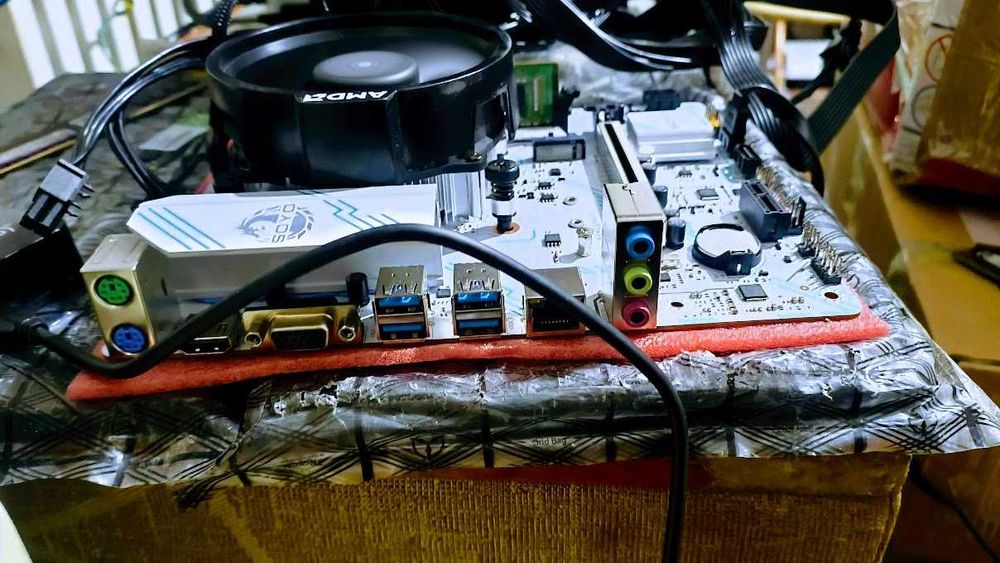 Комплект Ryzen 5 2400G, AMD Vega 11, B450