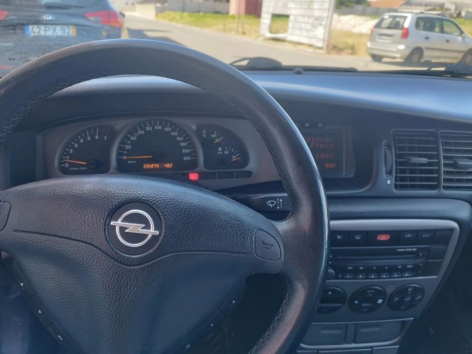 Opel Vectra Caravan 1.6 100