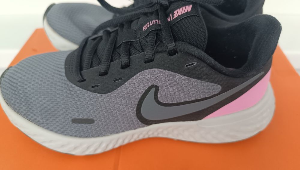 Кроссовки женские Nike