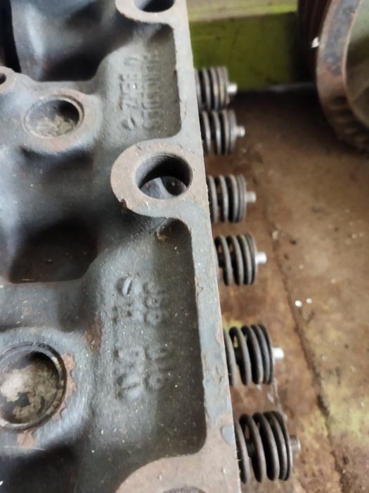 . Головка блока циліндрів двигуна Mercedes Benz.  OM 366LA