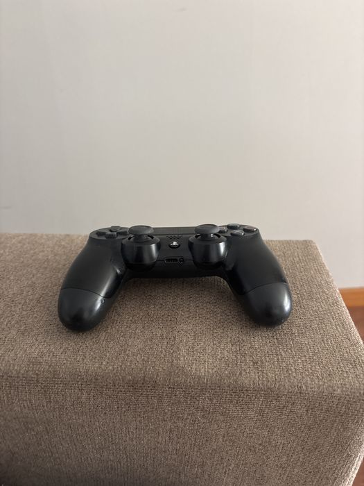 PS4 Pro 1TB + Comando + Cabos | Bom Estado