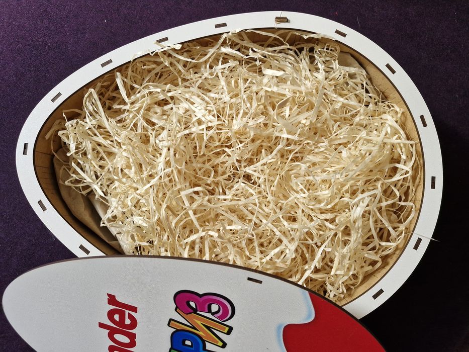 Подарункова коробка у вигляді яйця "Kinder сюрприз", L 37см*29см*11см біла