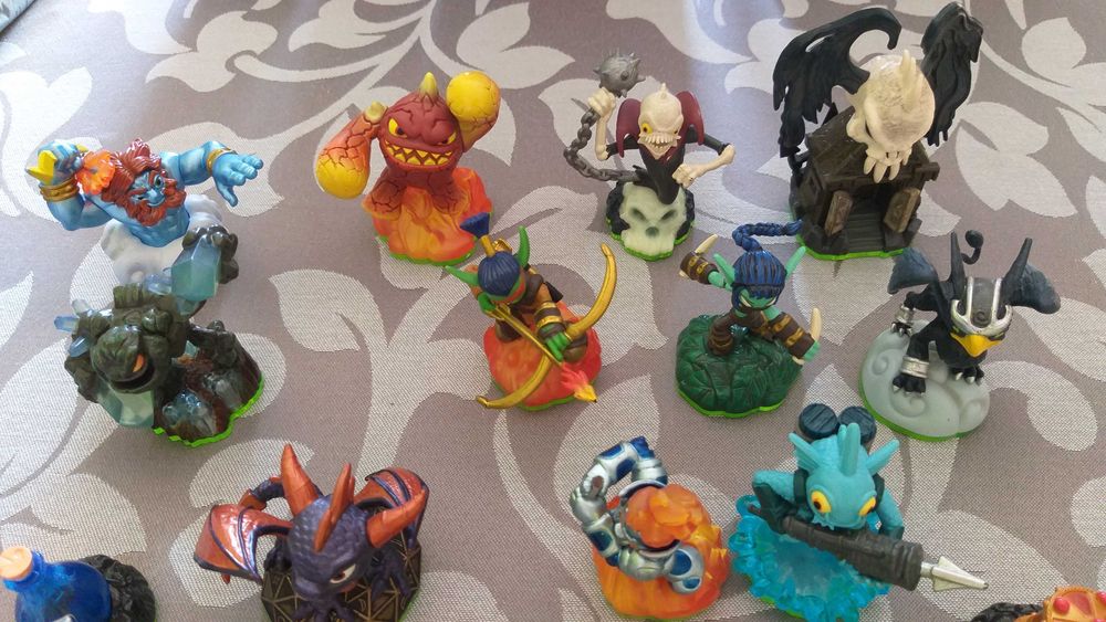 16 Skylanders + portal + jogo para Nintendo Wii ou Wii U