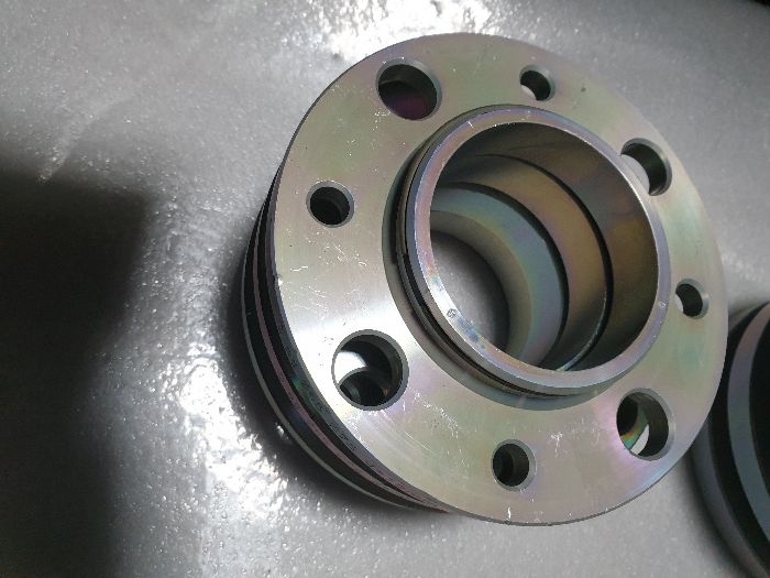 Dystanse aluminiowe OZ i MOMO Oryginalne nowe różne parametry i śruby