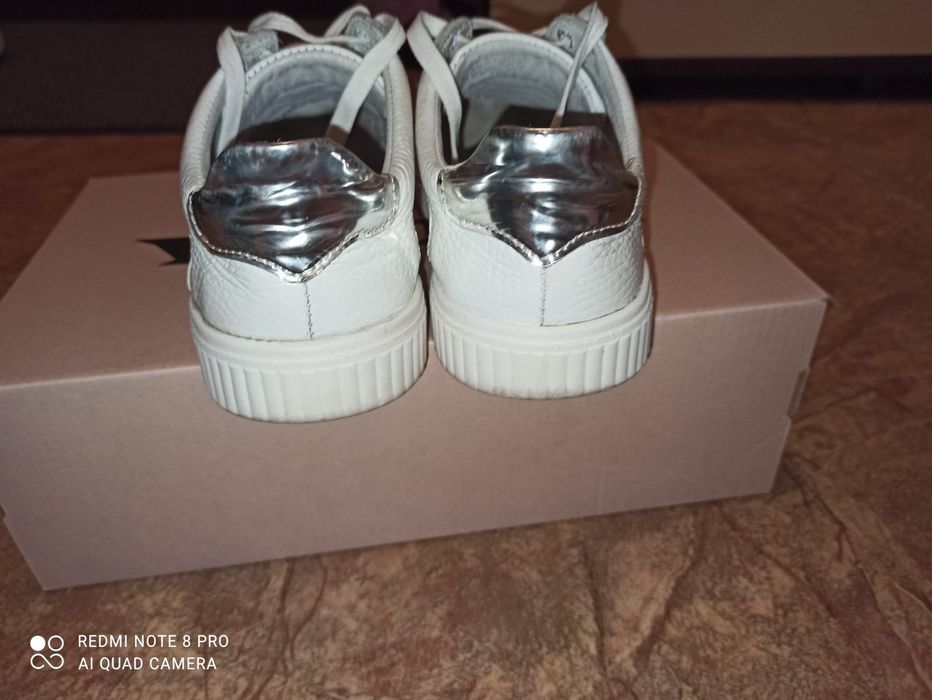 Продам классные кроссовки