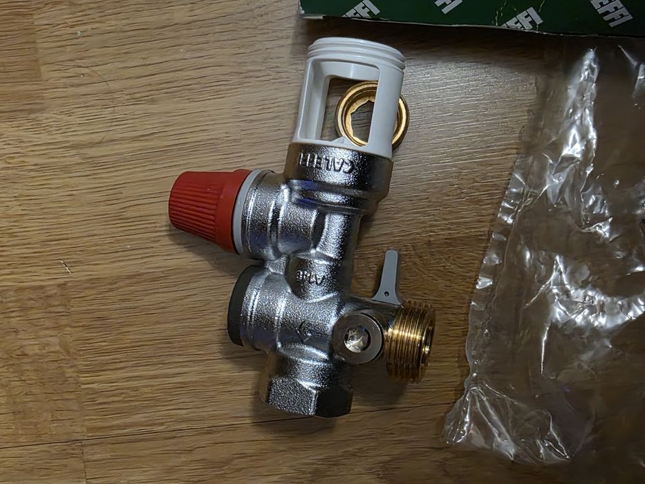 grupo de segurança hidráulica Caleffi, também conhecido como válvula d