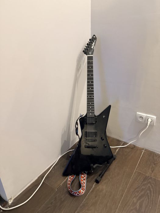 Harley Benton Pro Series – Gitara elektryczna Explorer (Black)
