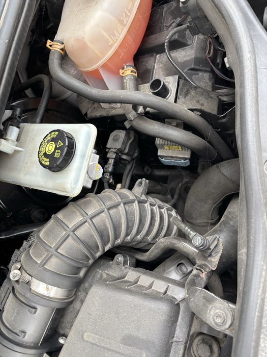 Silnik kompletny 2.0 euro 5 trafic vivaro 2014 rok 90 koni