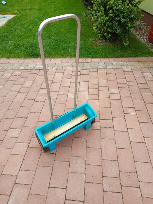 Siewnik do trawy rozsiewacz nawozu Gardena