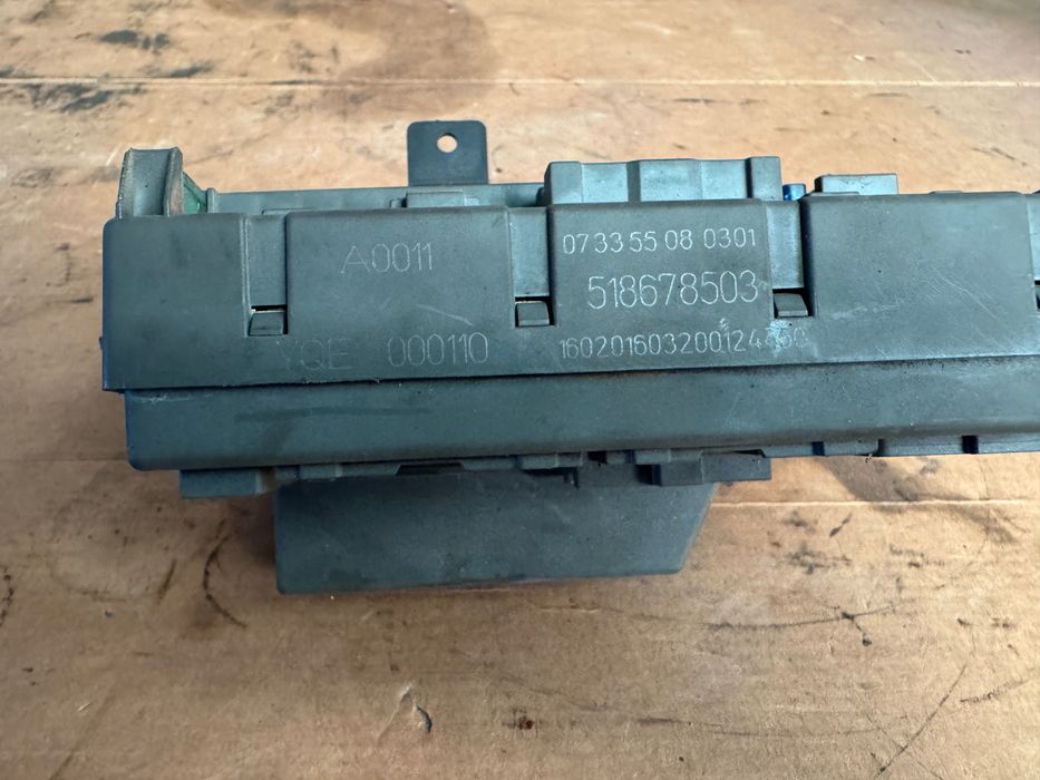 Caixa de Fusíveis Land Rover Discovery 2 L318 TD5 / 51867.8503
