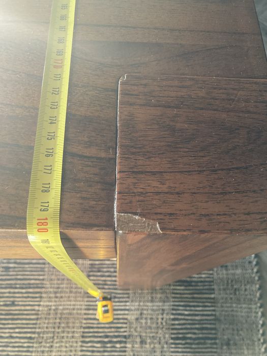Mesa sala retangular.
