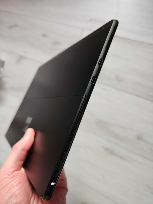 Microsoft Surface Pro X + LTE (1876) Platinum 13" 2880x1920 8/128Gb