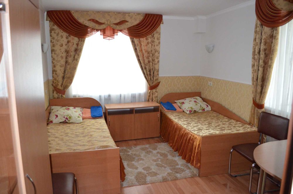 Кімнати подово,потижнево ЦЕНТР 400 грн.Надаємо звітні документи.