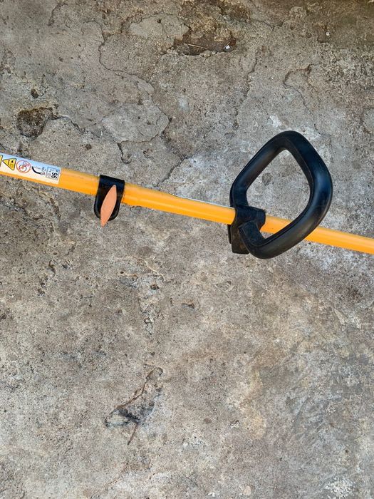 Máquina de corta relva elétrica