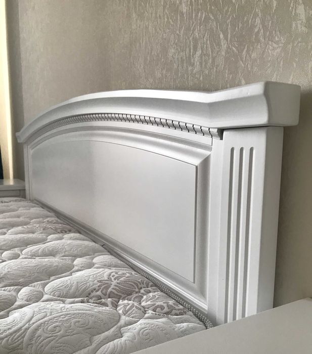 Кровать белая деревянная со склада, меблі для спальні в Одесі