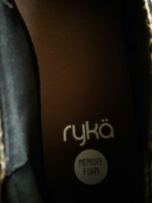 Продам новые женские слипоны  41 размер