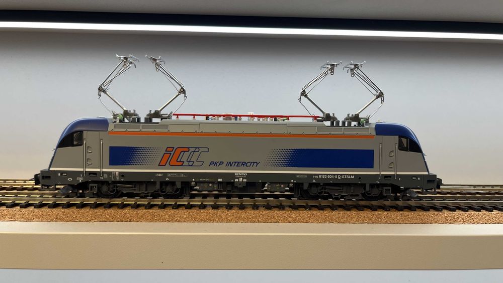 Lokomotywa elektryczna PKP Intercity PIKO 59906 Husarz EU44-9180 H0