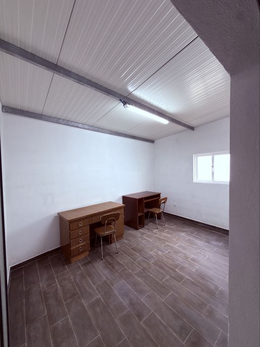 Alugo Armazém para Carpintaria equipado com maquinas