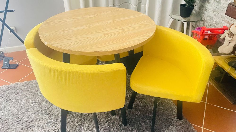 Mesa e 4 cadeiras conjunto completo