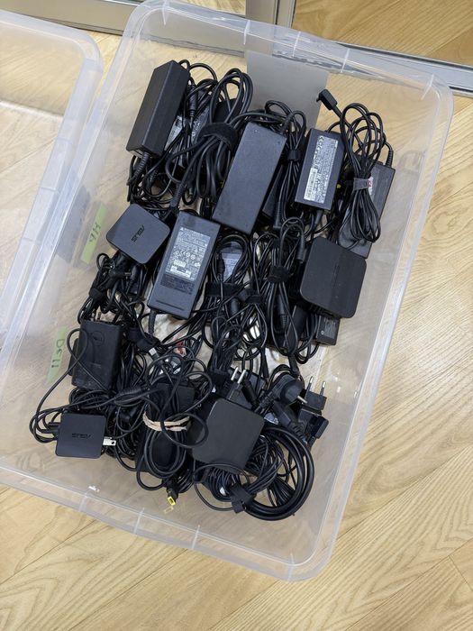 Продам зарядные устройства для ноутбуков