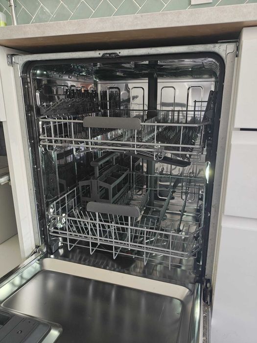 Maquina de lavar loica integrada IKEA como novo